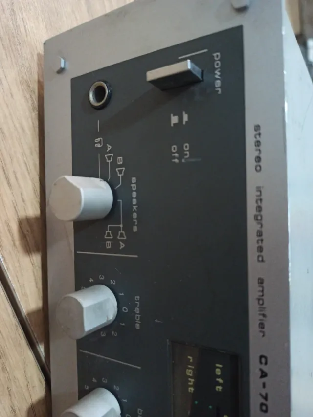 Amplificador Estéreo Cesva Plata