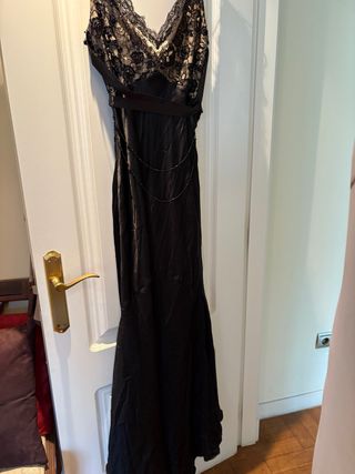 Elegante vestido de fiesta negro y multicolor
