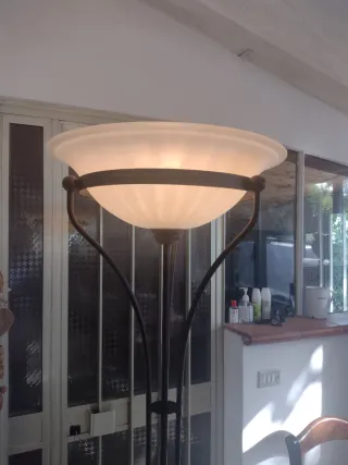 Lampada da terra in metallo e vetro, ottimo stato,