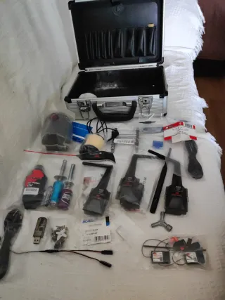Maletín+ Accesorios emisoras radio control. 
