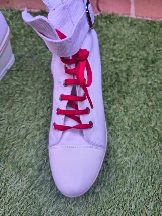 Zapatillas cuña con botón