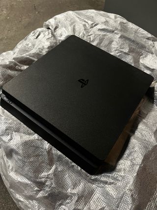 PS4 Slim + 3 mandos+ 6 juegos