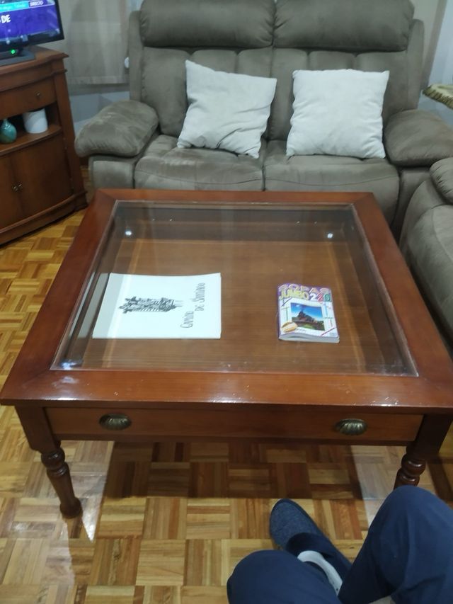 Mesa de centro de madera y cristal