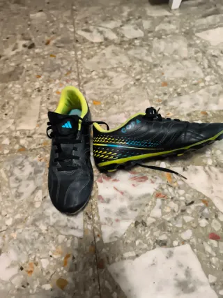 Botas de fútbol Adidas negras numero 38.5