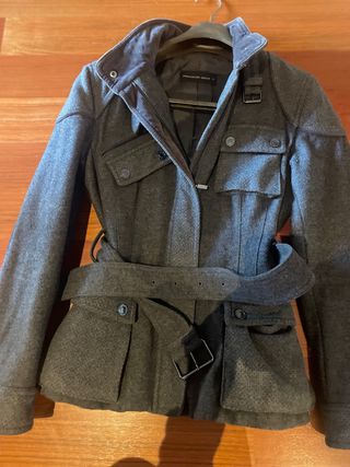 Chaqueta gris con cinturón