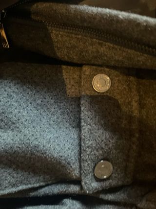 Chaqueta gris con cinturón