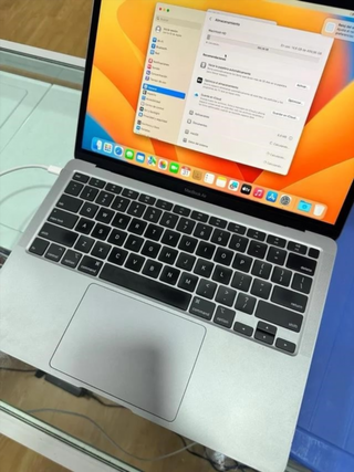 MacBook Air 2020 8GB RAM i5 Plata