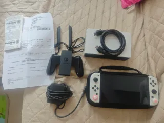 Nintendo Switch OLED + 20 giochi + custodia