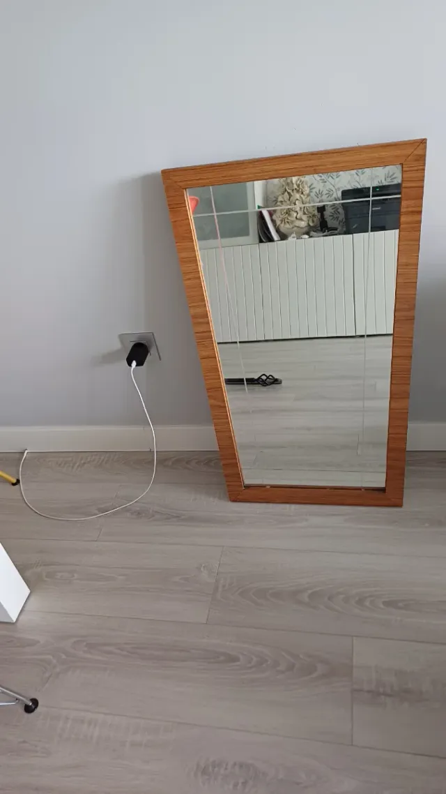 Espejo
Alto 80cm
Ancho 50 cm.
Ancho bajo 41cn