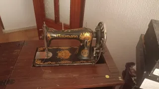 Máquina de coser antigua Naumann