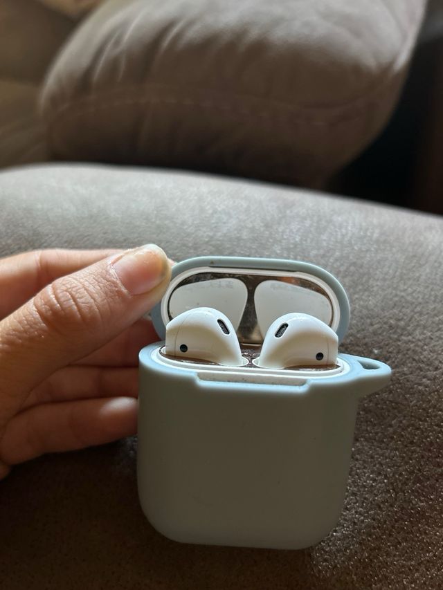 Airpods 2ª Generación y Funda Azul