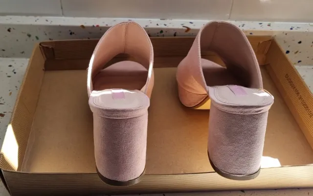 Sandalias de tacón rosa para mujer