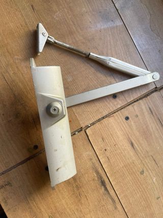 Brazo muelle aluminio puerta interior