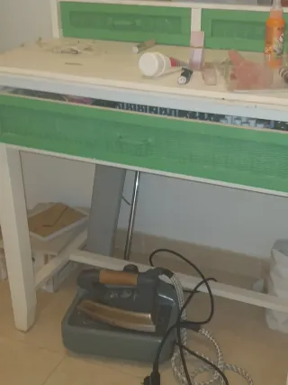 Escritorio/Tocador Blanco y Verde