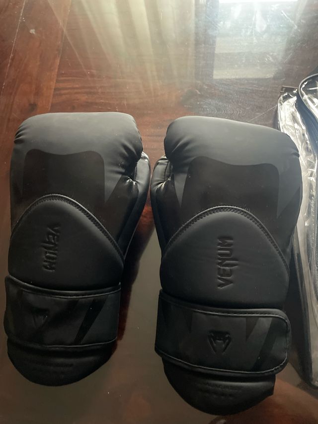 Guantes Venum 14oz Muay Thai/Boxeo Negros