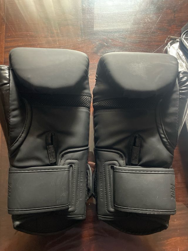 Guantes Venum 14oz Muay Thai/Boxeo Negros
