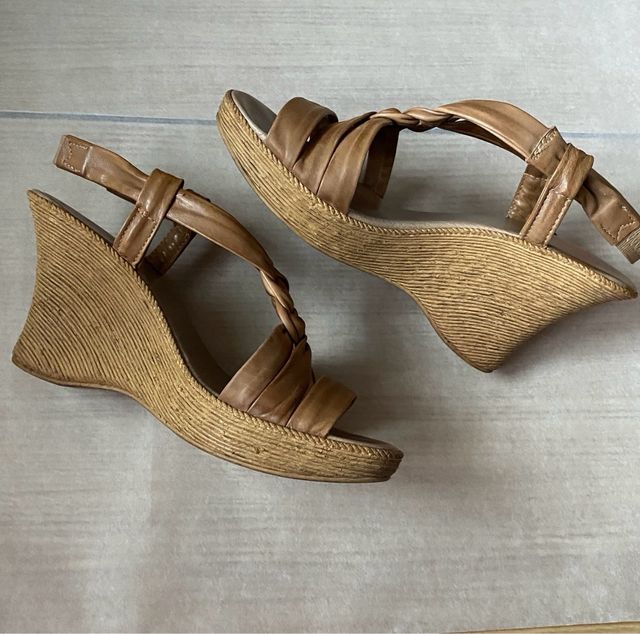 Sandalias de piel beige y marrón
