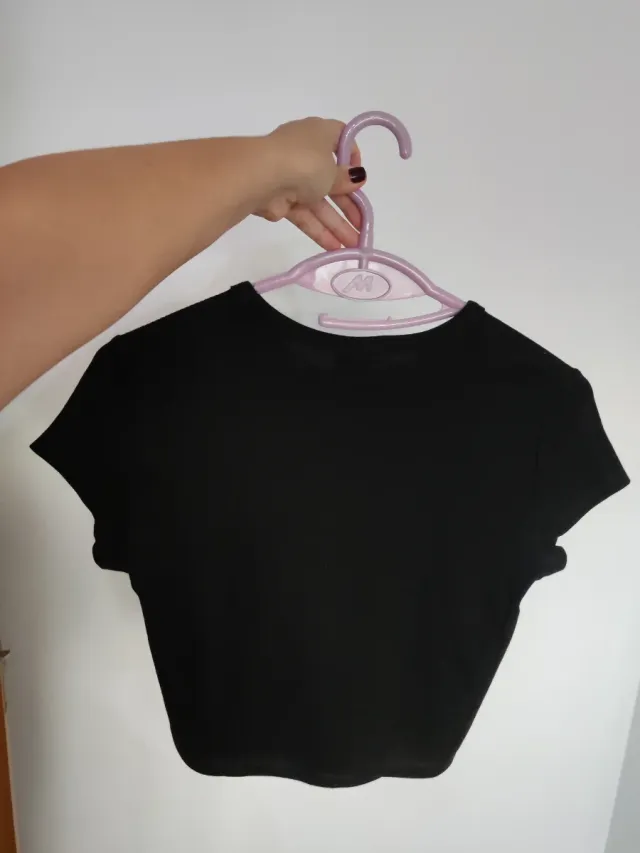 Crop top negro Bershka