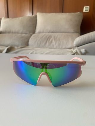 Gafas de sol deportivas multicolor y rosa