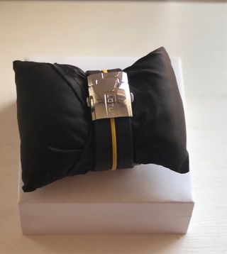 Reloj Lotus Amarillo y Negro