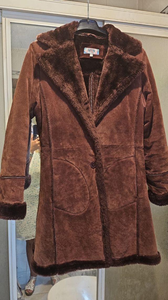 01- Abrigo para mujer de piel, marron