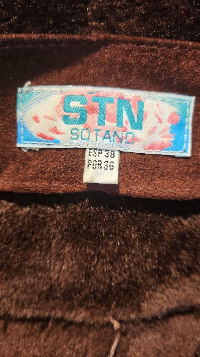 01- Abrigo para mujer de piel, marron