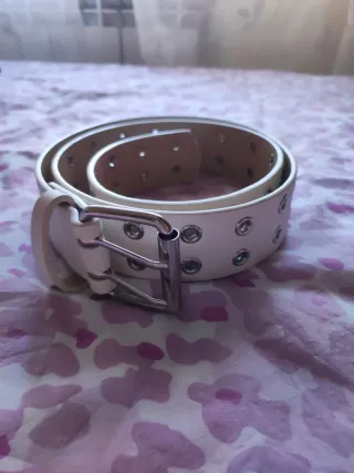 Cinturón beige con doble hebilla