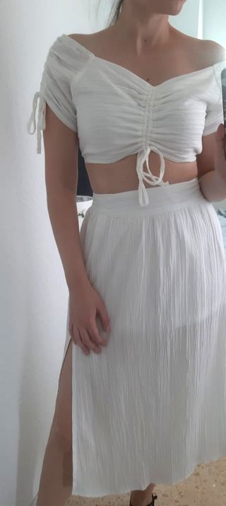 Conjunto top y falda. Nuevo sin estrenar. Color bl