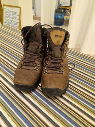 Botas de montaña Paredes Marrones