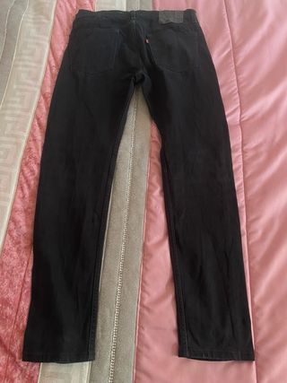 Pantalones Levi's W31 y ES 41,5
 unidad 18€