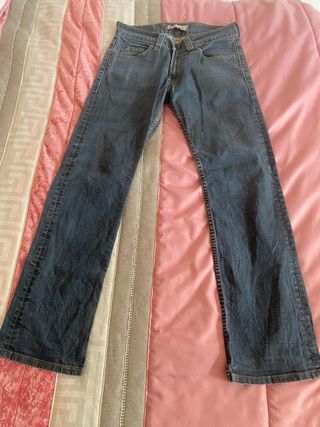 Pantalones Levi's W31 y ES 41,5
 unidad 18€