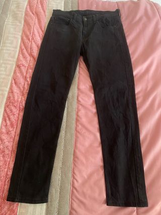 Pantalones Levi's W31 y ES 41,5
 unidad 18€