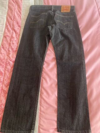 Pantalones Levi's W31 y ES 41,5
 unidad 18€