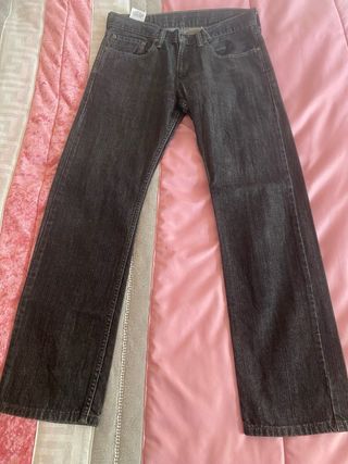 Pantalones Levi's W31 y ES 41,5
 unidad 18€