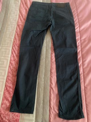 Pantalones Levi's W31 y ES 41,5
 unidad 18€