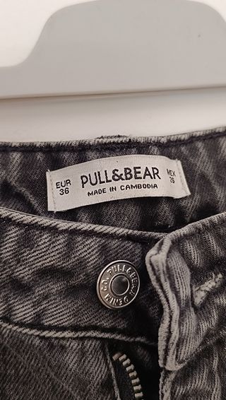 Vaqueros boyfriend Pull and Bear negros T.36