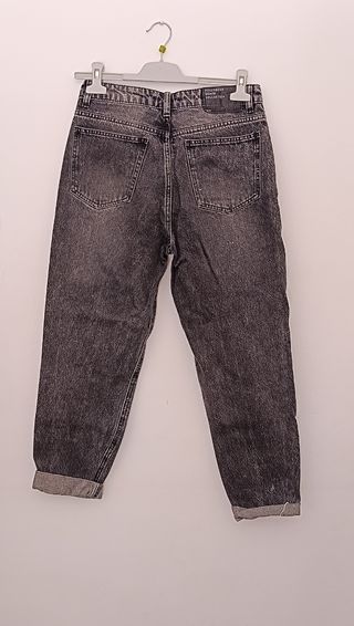 Vaqueros boyfriend Pull and Bear negros T.36