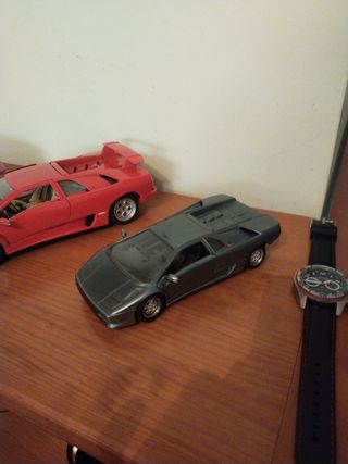 Coche a escala 1/18