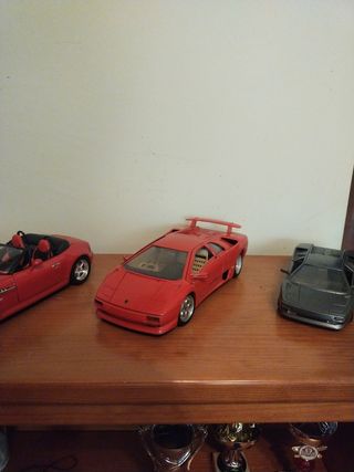 Coche a escala 1/18