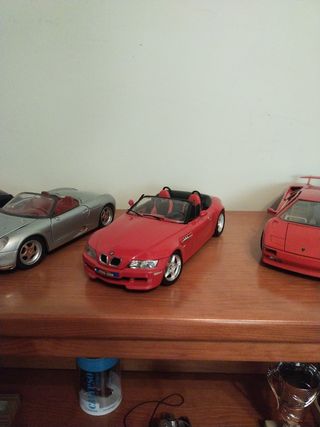 Coche a escala 1/18
