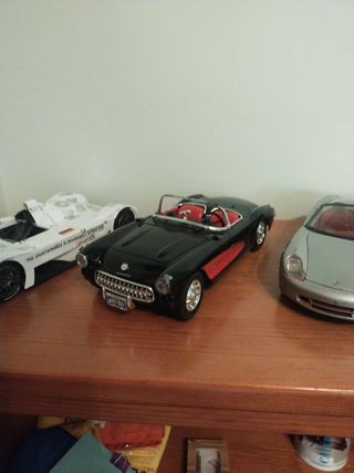 Coche a escala 1/18