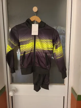 Chándal niño negro y amarillo y negro y azul