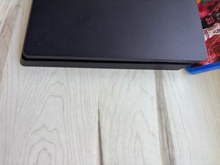 PS4 Slim 500 GB + 2 Juegos