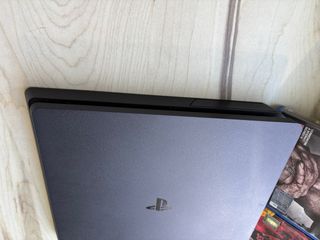 PS4 Slim 500 GB + 2 Juegos