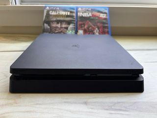 PS4 Slim 500 GB + 2 Juegos