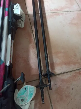 Esquís niños ATOMIC 120cm + fijaciones + palos