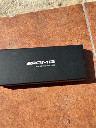 Llavero original Mercedes AMG negro y carbono 