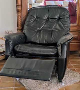 Sillón reclinable de piel negro