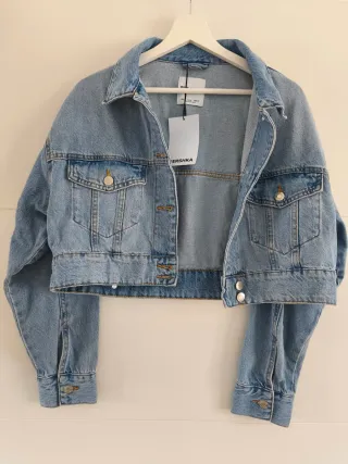 Cazadora vaquera Bershka azul claro