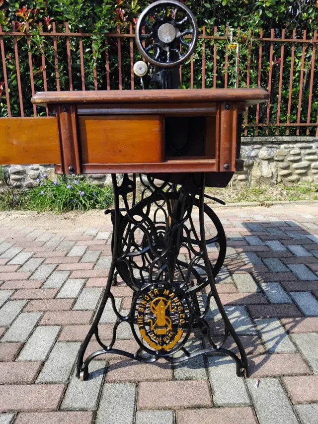 Macchina da cucire Singer d'epoca